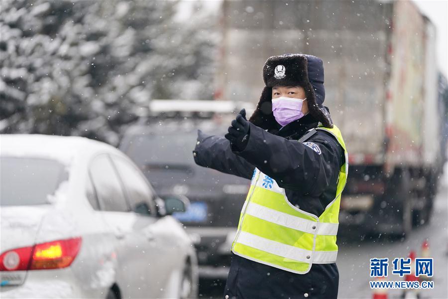 （在习近平新时代中国特色社会主义思想指引下——新时代新作为新篇章·习近平总书记关切事·图文互动）（1）不放松！——各地努力抓紧抓实抓细疫情防控